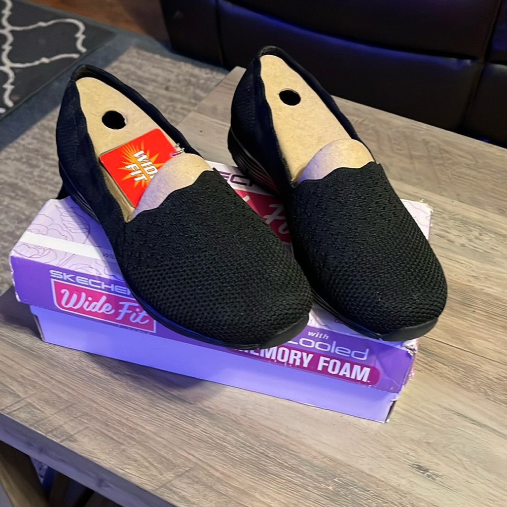 Women’s Skechers wide fit Black shoes.